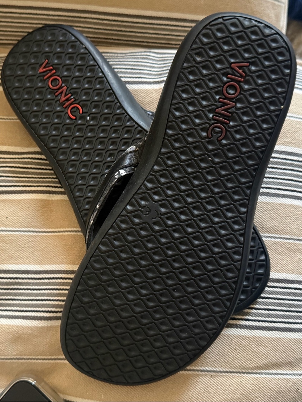 Vionic flip flops - Picture 4 of 5